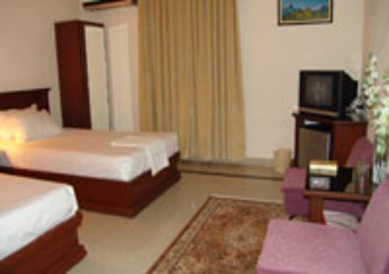 Rajone Hotel Faisalabad Eksteriør billede